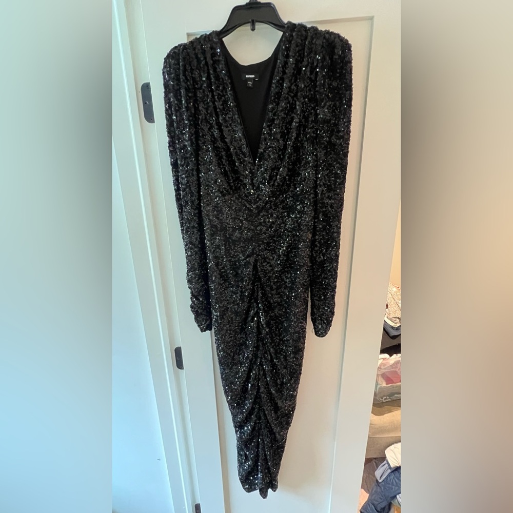 Sequin V-Neck Puff Shoulder Ruched Midi Sheath Dress